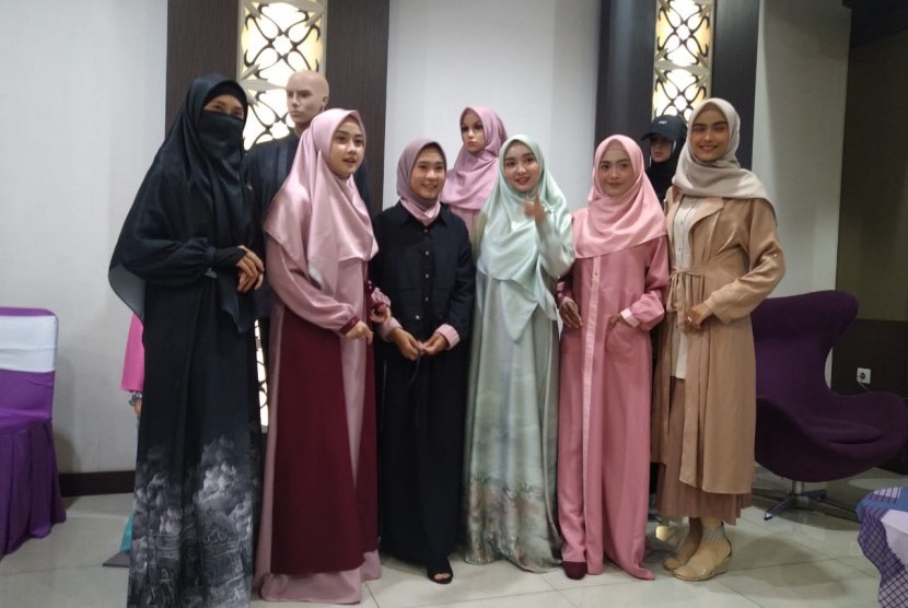 Tema model hijab terbaru Rabbani ini,  terinspirasi dari enam tokoh wanita yang menjadi panutan kaum muslimat. Keenam perempuan itu dinilai telah memberikan inspirasi karena memiliki satu kesamaan dan visi yang jelas.