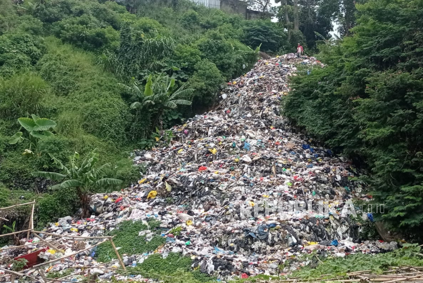 Tempat pembuangan sementara (TPS) ilegal.