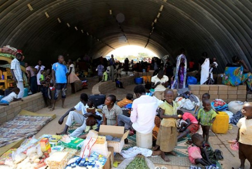 Tempat pengungsi Sudan Selatan yang disediakan tim PBB untuk Sudan Selatan (UNAMISS). Konflik di Sudan Selatan telah banyak memakan korban dari warga sipil