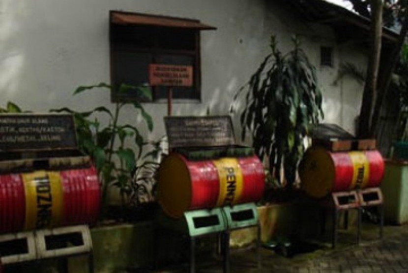 Tempat sampah dari tong, salah satu prototipe desain dari sayembara yang digelar UNESCO yang dibuat di Kampung Banjarsari, Cilandak, Jakarta Selatan