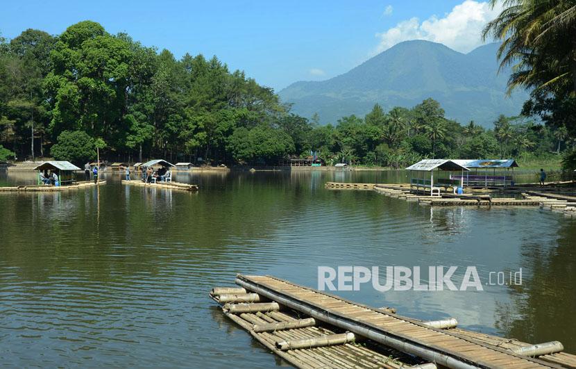 Tempat Wisata Alam (TWA) Situ Cangkuang, Kabupaten Garut, Jawa Barat