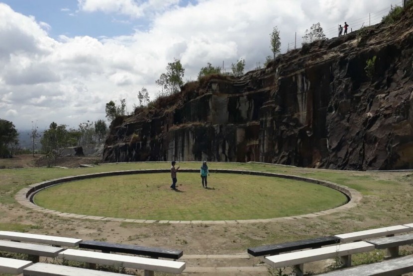 Tempat wisata Tebing Breksi di Sleman, Yogyakarta.