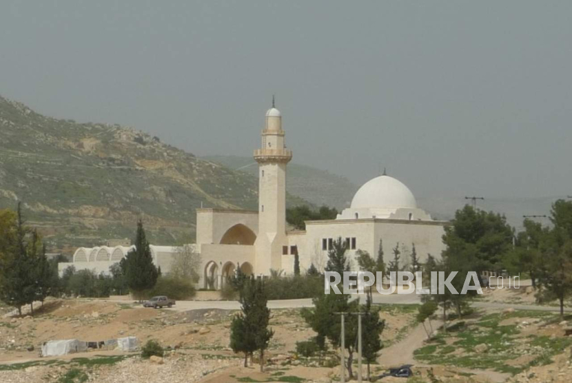 Tempat yang diyakini sebagai makam Nabi Syuaib di Wadi Syuaib, Yordania.