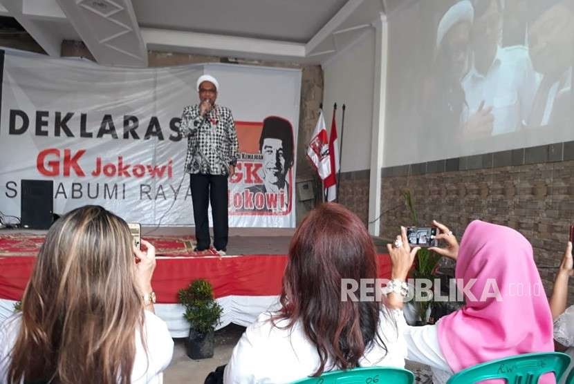 Tenaga Ahli Utama Kantor Staf Kepresidenan Ahli Mochtar Ngabalin menghadiri deklarasi relawan Galang Kemajuan Jokowi di Kota Sukabumi Jawa Barat Ahad (26/8).