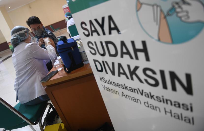 Vaksinasi Covid-19 (ilustrasi). Vaksinasi dosis pertama di Riau telah mencapai 75 persen.