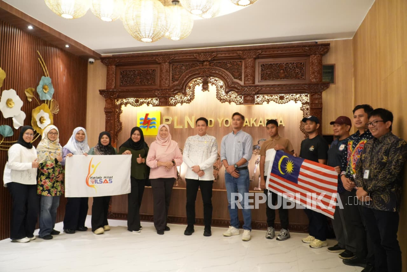 Tenaga Nasional Berhad (TNB) Integrated Learning Solution (ILSAS) melakukan kunjungan benchmarking ke PT PLN (Persero) Unit Induk Distribusi (UID) Yogyakarta, Jumat (21/8/2026). Kunjungan tersebut menjadi bagian dari upaya studi banding dan sharing knowledge untuk menggali layanan kelistrikan PLN, khususnya dalam pengembangan layanan pelanggan, digitalisasi, serta dukungan terhadap ekosistem kendaraan listrik.