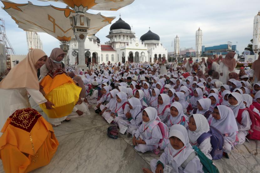 Muslim di Aceh berbahagia menyambut maulid Nabi Muhammad SAW.