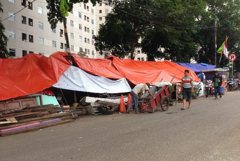 Tenda dadakan milik pengungsi korban gusuran Rawa Jati, Jaksel.
