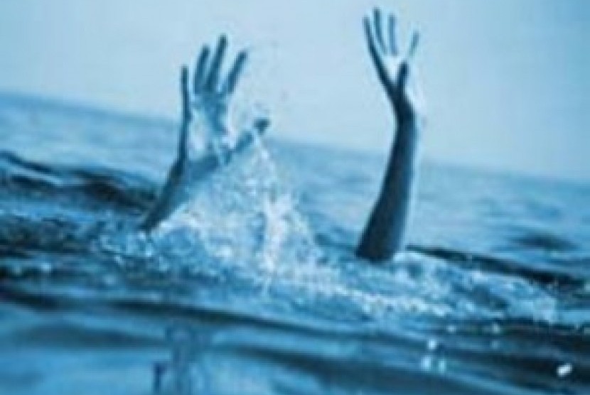 Tenggelam (ilustrasi) Sebanyak dua orang warga di selatan Kabupaten Sukabumi meninggal dunia akibat tenggelam di aliran Sungai Cibeuleungbeung Kecamatan Ciracap, Ahad (2/10/2022).