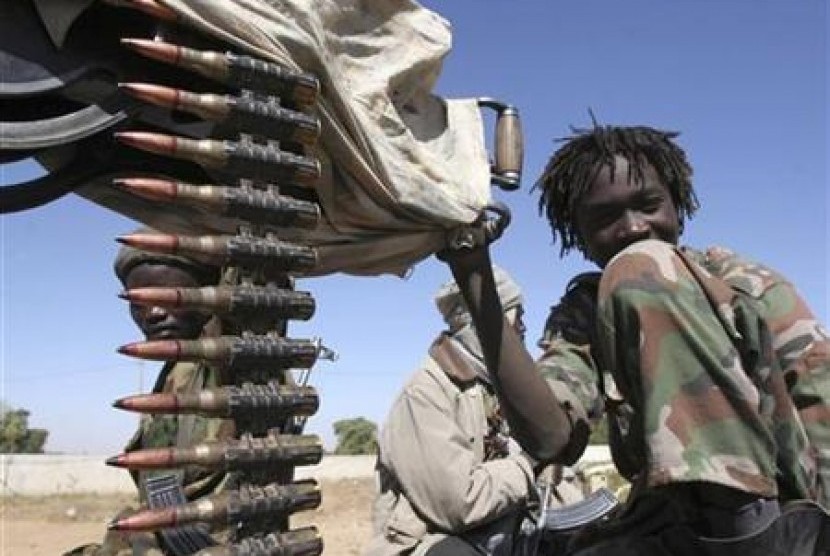 Tentara anak di perbatasan Chad-Sudan. Anak-anak di negara konflik Afrika dipaksa jadi tentara dan dilatih lakukan kekerasan.