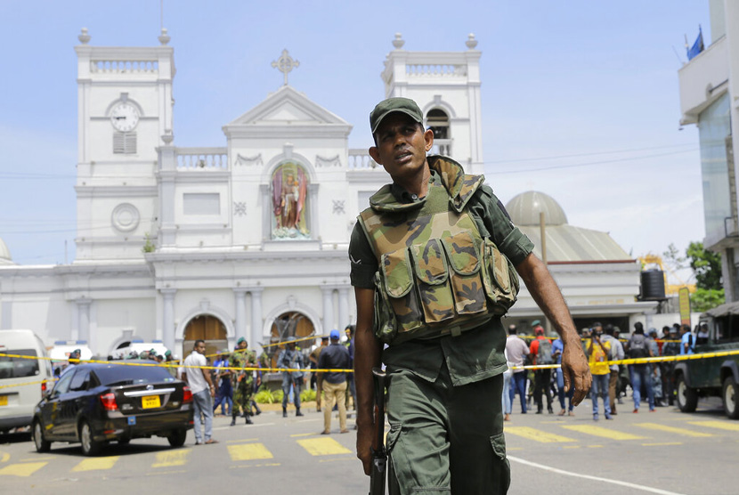  Sri Langka Larang Masuk 11 Kelompok Radikal. Foto ilustrasi: Tentara Angkatan Darat Sri Lanka mengamankan daerah di sekitar Kuil St. Anthony setelah ledakan di Kolombo, Sri Lanka, Ahad (21/4/2019). 