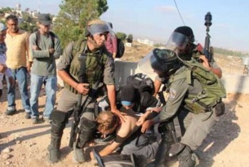 Bentrok dengan Tentara Israel Warga Palestina Terluka 