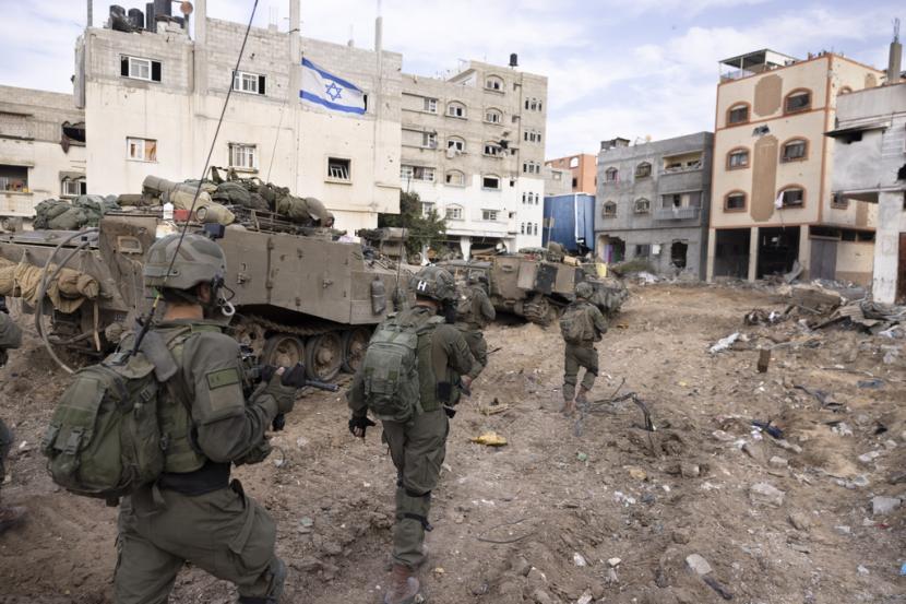 Tentara Israel merangsek ke lingkungan Shijaiyah Kota Gaza, Jumat, 8 Desember 2023. Pada November 2023, Israel meminta dukungan amunisi dari Jerman.