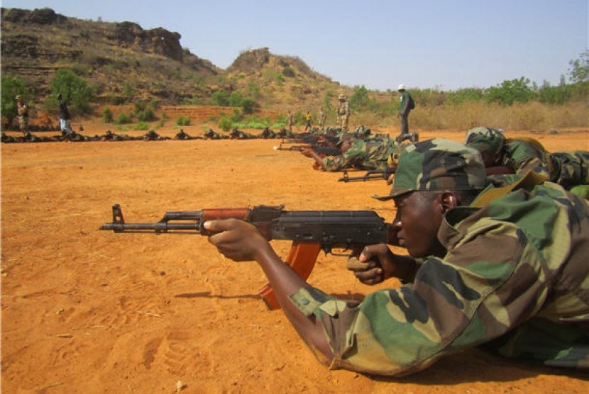 Tentara Mali (ilustrasi). Mali tahan sejumlah tentara Pantai Gading sejak 10 Juli 2022