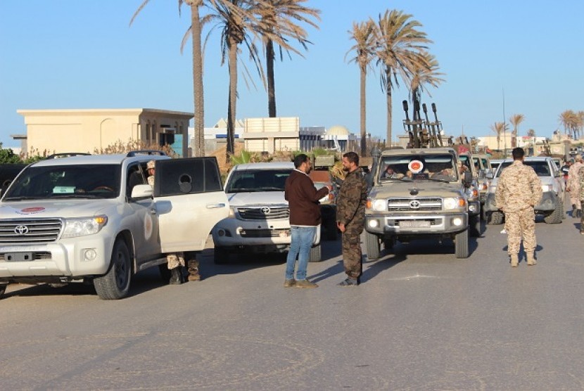 Tentara menjaga Kota Tripoli, Libya. Mulai Jumat pekan ini Libya berlakukan jam malam untuk lawan pandemi corona.(ilustrasi)