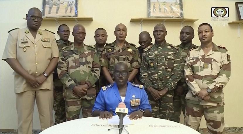 Tentara militer di negara Afrika Barat, Niger, telah mengumumkan melakukan kudeta terhadap pemerintah resmi negara ini di TV nasional. 