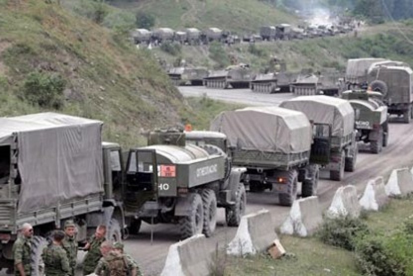 Tentara Rusia di perbatasan Georgia, Tskhinvali.