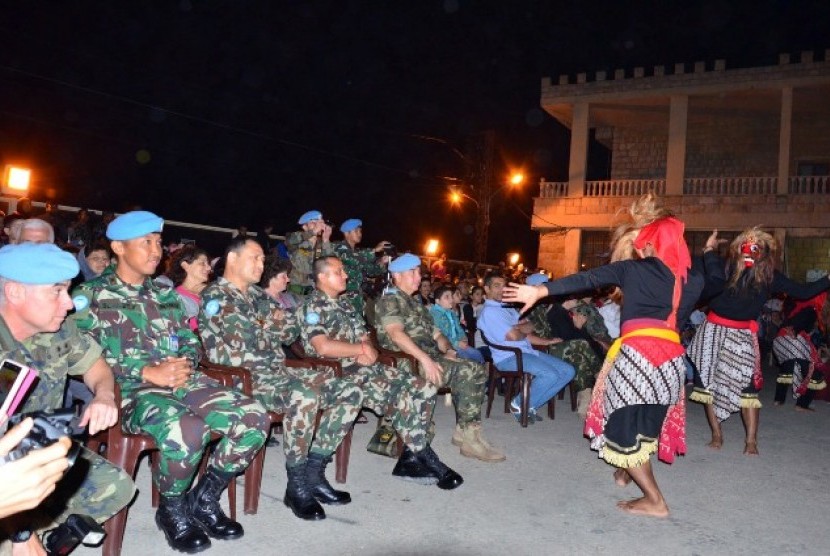 Tentara TNI memperkenalkan budaya Indonesia di Lebanon