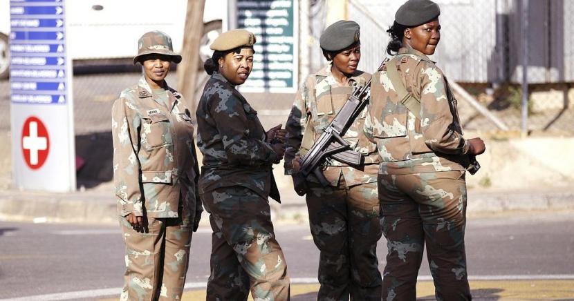 Tentara Wanita Muslim Afrika Selatan Diizinkan Pakai Jilbab. Tentara wanita di Afrika Selatan.