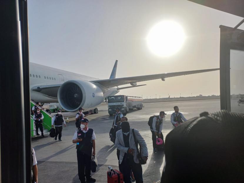  Pertamina Sumbagut Jamin Ketersediaan Avtur untuk Penerbangan Haji. Foto:  Tepat pukul 17.32 pesawat yang membawa 325 petugas penyelenggara ibadah haji (PPIH) Arab Saudi mendarat di Jeddah. (ilustrasi)