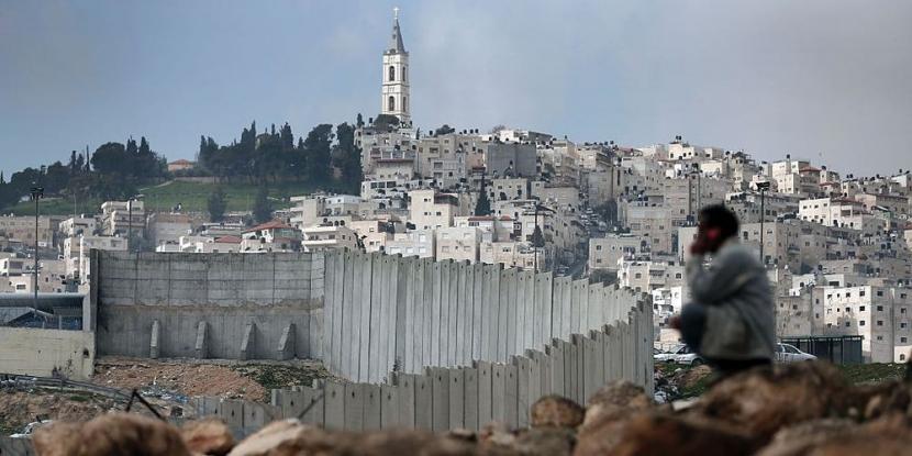 Tepi Barat (West Bank), Kota terkurung tembok yang menjadi tempat tinggal warga Palestina.