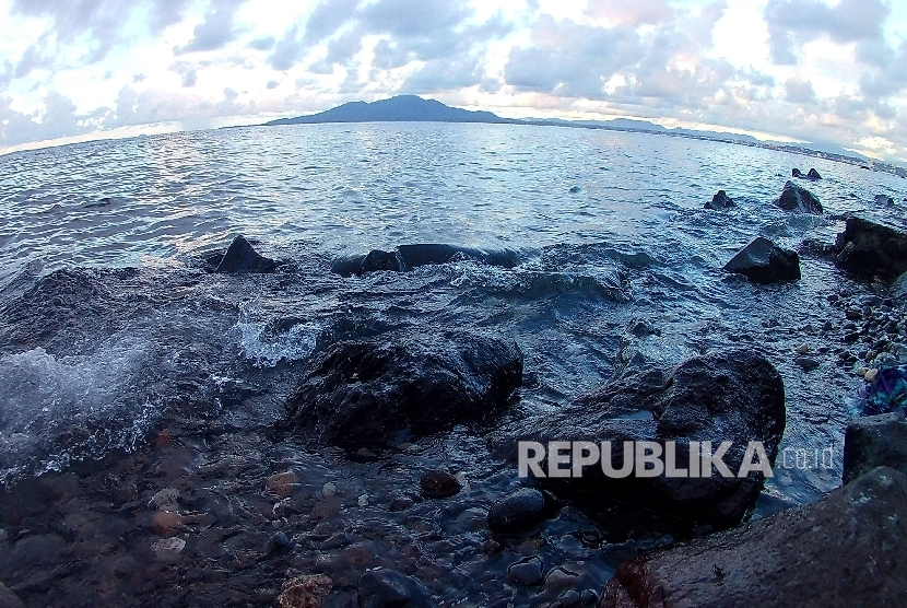 Tepian pantai di Bunaken, Kota Manado, Provinsi Sulawesi Utara.