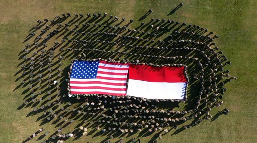 Bendera Indonesia dan Amerika Serikat (AS).