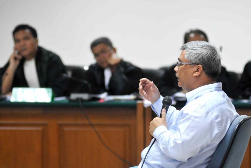 Terdakwa Akil Mochtar menjalani sidang lanjutan di Pengadilan Tipikor Jakarta, Senin (2/6). Mantan 