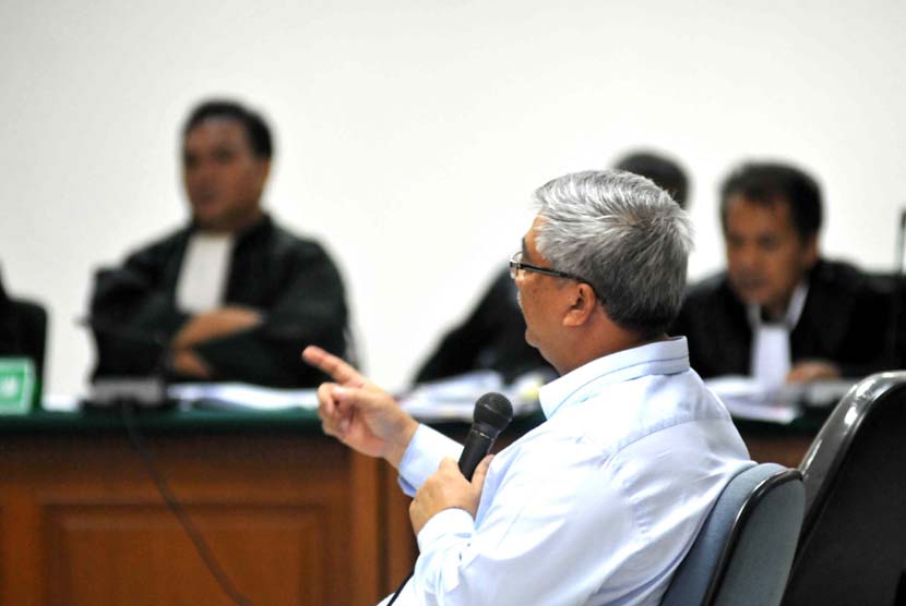 Terdakwa Akil Mochtar menjalani sidang lanjutan di Pengadilan Tipikor Jakarta, Senin (2/6). Mantan 