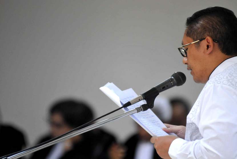 Terdakwa Anas Urbaningrum membacakan nota keberatan (eksepsi) atas surat dakwaan Jaksa Komisi Pemberantasan Korupsi (KPK) di Pengadilan Tipikor Jakarta, Jumat (6/6).