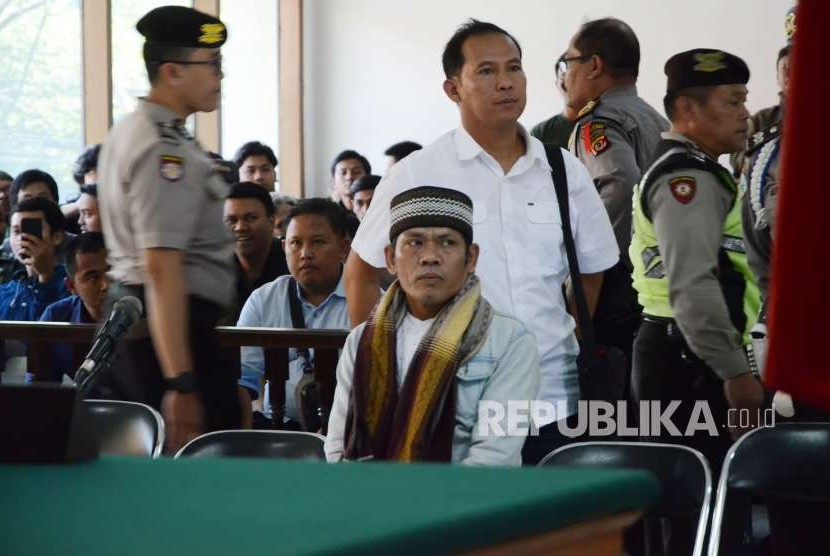 Terdakwa Asep Maftuh pada sidang kasus penganiayaan komandan Brigade Pimpinan Pusat Persis HR hingga meninggal dunia, di Pengadilan Negeri Bandung.
