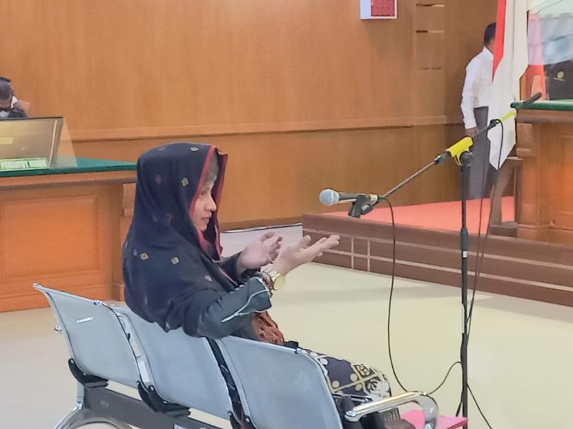 Terdakwa Habib Bahar Bin Smith hadir pada sidang kasus dugaan penyebaran berita bohong di Pengadilan Negeri Bandung, Kota Bandung, Selasa (12/4/2022). Agenda sidang pembacaan eksepsi dari terdakwa dan kuasa hukum. 