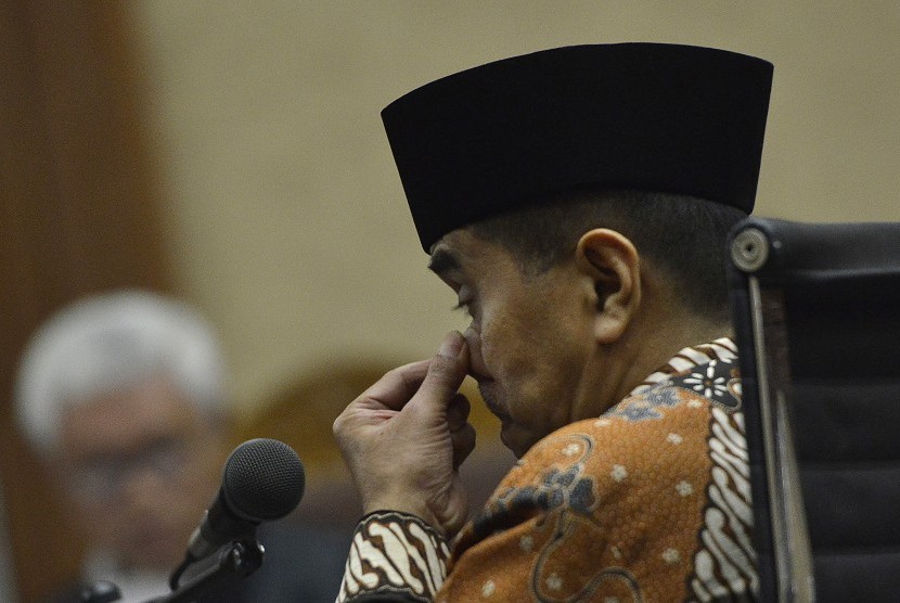 Terdakwa kasus dugaan korupsi dana tahun anggaran 2013-2014 dan dana tugas pembantuan Direktorat Pembinaan Pembangunan Kawasan Transmigrasi (P2KT) Kemenakertrans Jamaluddin Malik menjalani sidang pledoi di Pengadilan Tipikor, Jakarta, Rabu (16/3). 