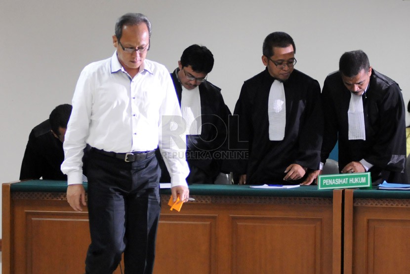  Terdakwa kasus dugaan korupsi proyek Hambalang, Deddy Kusdinar menjalani sidang pembacaan vonis di Pengadilan Tindak Pidana Korupsi, Jakarta, Selasa (11/3). (Republika/Aditya Pradana Putra)
