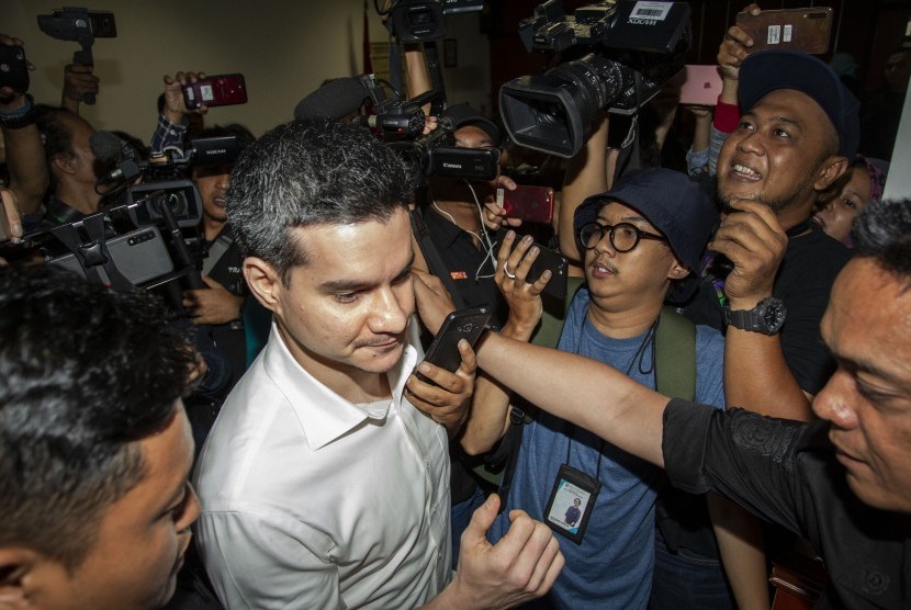 Terdakwa kasus dugaan penyalahgunaan narkoba Steve Emmanuel seusai menjalani sidang pembacaan putusan (vonis) di Pengadilan Negeri Jakarta Barat, Jakarta, Selasa (16/7/2019). 