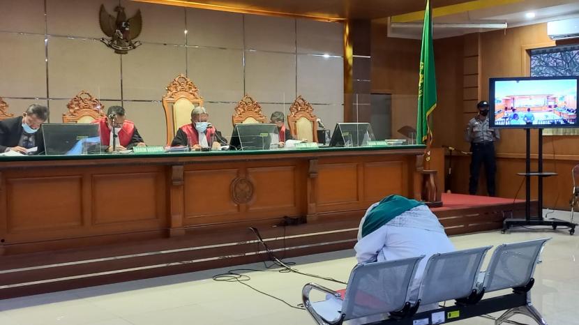 Terdakwa kasus dugaan penyebaran berita bohong Habib Bahar Bin Smith tengah mengikuti persidangan di PN Bandung dengan agenda pembacaan pledoi, Kamis (4/8/2022). 