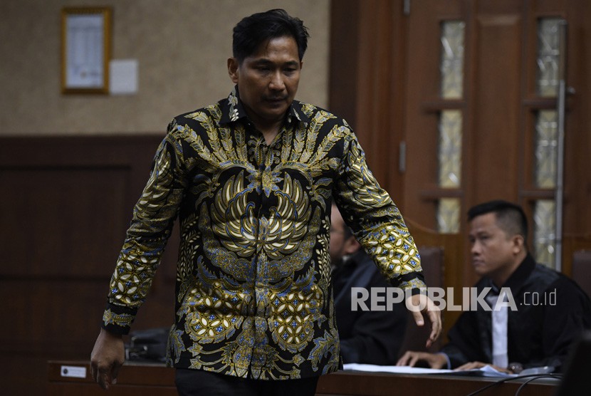 Terdakwa kasus dugaan suap dan gratifikasi Bowo Sidik Pangarso mengikuti sidang pembacaan dakwaan di Pengadilan Tipikor, Jakarta, Rabu (14/8/2019). 