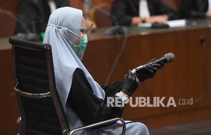 Terdakwa kasus dugaan suap dan gratifikasi pengurusan fatwa Mahkamah Agung (MA) Djoko Tjandra, Pinangki Sirna Malasari mengikuti sidang lanjutan di Pengadilan Tipikor, Jakarta, Rabu (30/9).