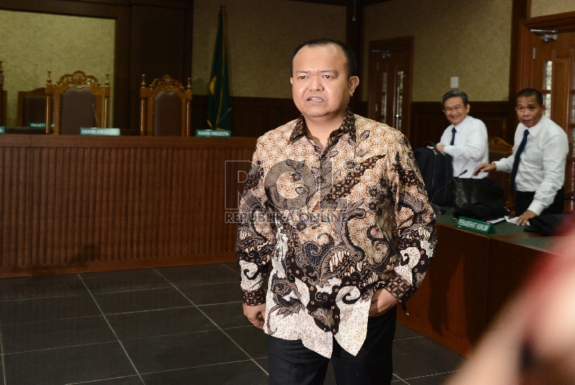 Terdakwa kasus dugaan suap dana Bansos Sumut, Patrice Rio Capella keluar dari ruangan setelah mengikuti sidang dengan agenda pemeriksaan saksi di Pengadilan Tindak Pidana Korupsi, Jakarta, Senin (30/11). (Republika/Raisan Al Farisi)