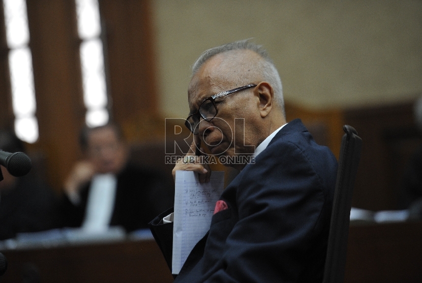 Terdakwa kasus dugaan suap hakim PTUN Medan Otto Cornelis Kaligis menjalani sidang pembacaan tuntutan di Pengadilan Tipikor, Jakarta, Rabu (18/11).