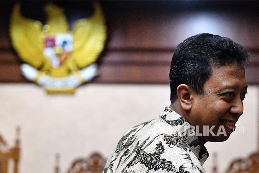 Terdakwa kasus dugaan suap jual beli jabatan di lingkungan Kementerian Agama yang juga mantan Ketua Umum PPP Romahurmuziy meninggalkan ruangan saat jeda sidang eksepsi di Pengadilan Tipikor, Jakarta, Senin (23/9/2019).