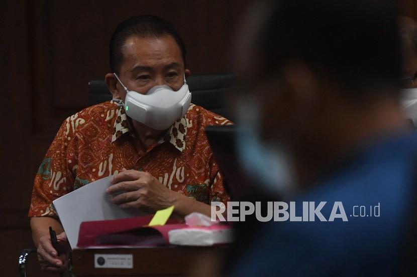 Terdakwa kasus dugaan suap kepada jaksa dan perwira tinggi Polri serta pemufakatan jahat, Djoko Tjandra mendengarkan keterangan saksi saat mengikuti sidang lanjutan di Pengadilan Tipikor, Jakarta, Kamis (28/1/2021). Sidang tersebut beragendakan pemeriksaan saksi ahli. 