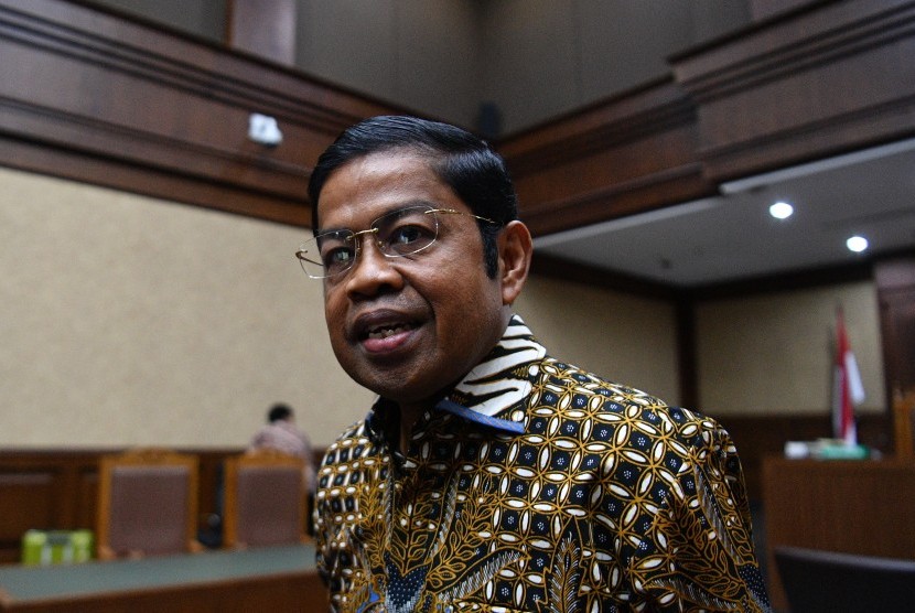Terdakwa kasus dugaan suap proyek PLTU Riau-1 Idrus Marham meninggalkan ruangan seusai menjalani sidang tuntutan di Pengadilan Tipikor, Jakarta, Kamis (21/3/2019).