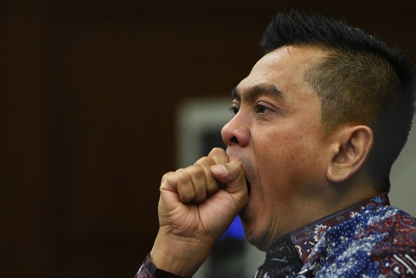 Terdakwa kasus dugaan suap raperda reklamasi di Pantai Utara Jakarta Mohammad Sanusi mengikuti sidang lanjutan dengan agenda pemeriksaan saksi di Pengadilan Tipikor, Jakarta Pusat, Senin (10/10).