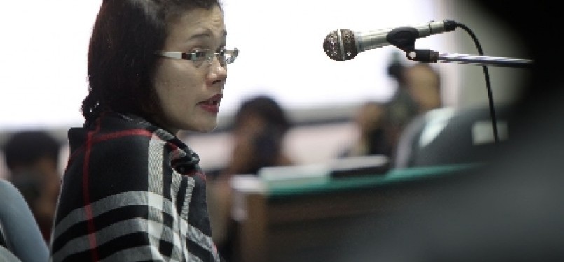 Terdakwa kasus dugaan suap Wisma Atlet, Mindo Rosalina Manullang, saat menjalani sidang perdana dengan agenda pembacaan dakwaan di Pengadilan Tipikor, Jakarta, Rabu (20/7). 