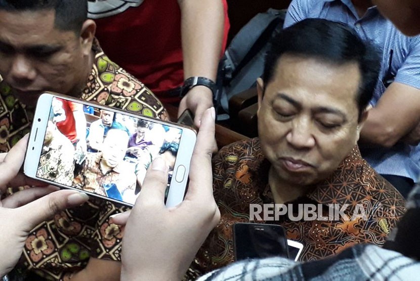 Terdakwa kasus dugaan tindak pidana korupsi KTP-el Setya Novanto di Pengadilan Tindak Pidana Korupsi, Jakarta Pusat, Kamis (8/3). 