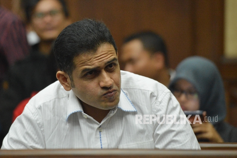  Terdakwa kasus dugaan tindak pidana pencucian uang (TPPU) Muhammad Nazaruddin menunggu untuk menjalani sidang pembacaan putusan di Pengadilan Tipikor, Jakarta, Kamis (9/6). (Republika/Raisan Al Farisi)