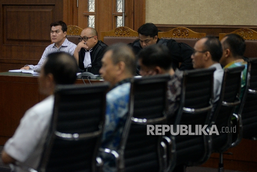 Terdakwa kasus korupsi KTP Elektronik Andi Agustinus alias Andi Narogong menjalani sidang lanjutan di pengadilan Tipikor, Jakarta, Senin (9/10).