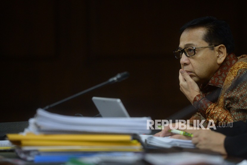 Terdakwa kasus korupsi KTP Elektronik Setya Novanto mengikuti sidang lanjutan di Pengadilan Tipikor, Jakarta, Senin (19/2).