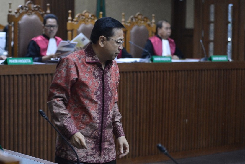 Terdakwa Kasus Korupsi Pengadaan KTP elektronik Setya Novanto mengikuti sidang lanjutan di Pengadilan Tipikor, Jakarta, Jumat (13/4). Sidang tersebut mengagendakan pembacaan nota pembelaan (pledoi) dari terdakwa dan penasihat hukum. 